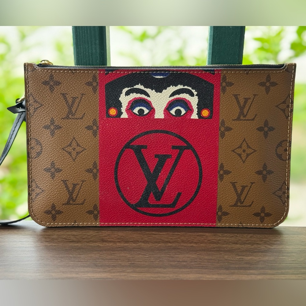 Louis Vuitton neverfull pouch